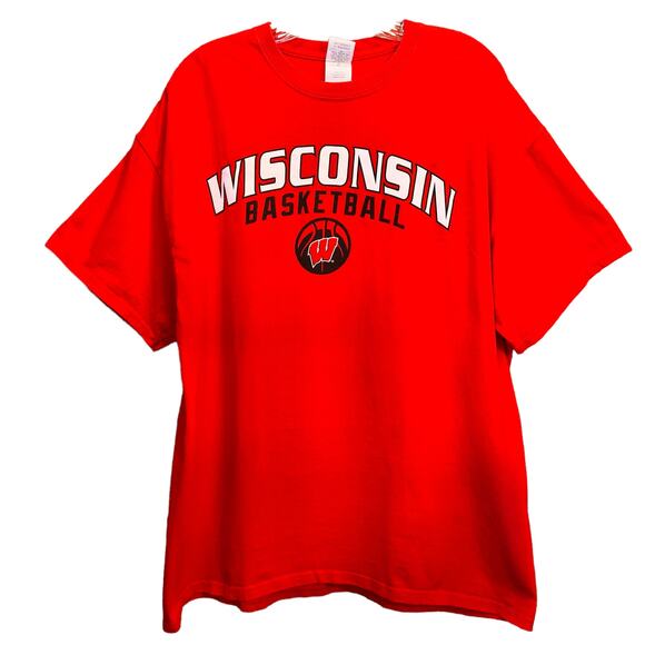 Gildan Wisconsin Basketball Short Sleeve T-Shirt Graphic Red XL - Picture 1 of 7